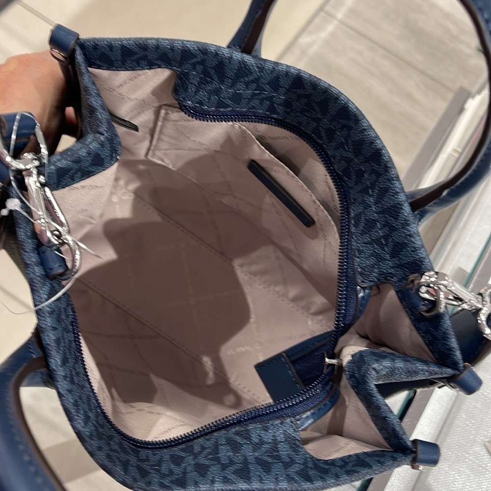 Michael Kors Mirella Small Signature Logo Crossbody Bag
Admiral 
NWT - Picture 13 of 16